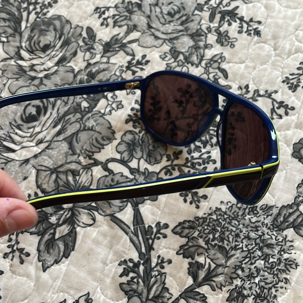 Lacoste Sunglasses ✨ - Picture 3 of 4